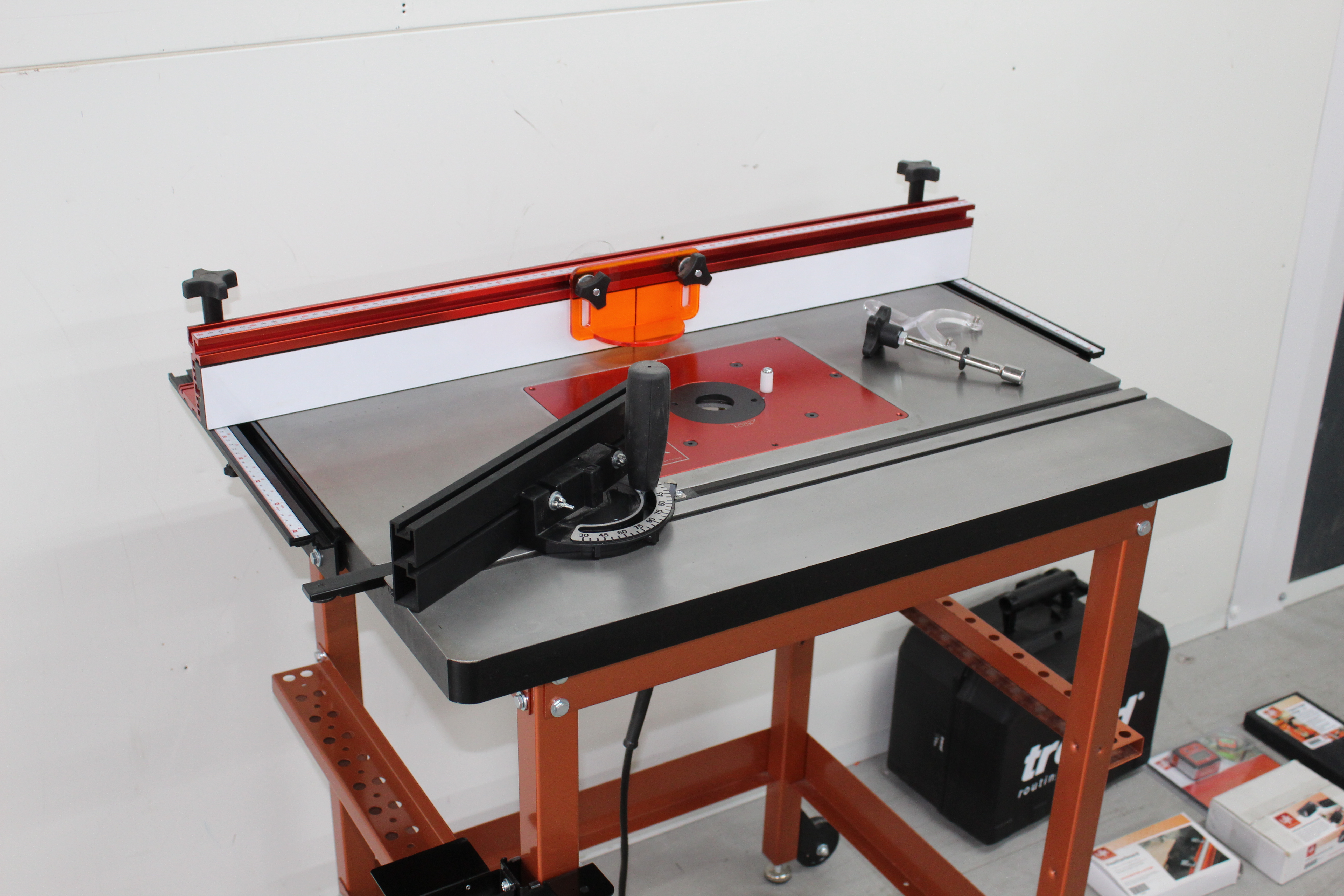 Sold - UJK Professional Router Table with Trend TE11 (1/2