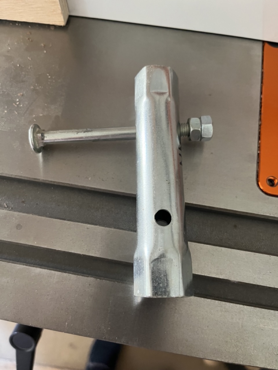 Can you buy a dog leg spanner for a router table? | UK Workshop