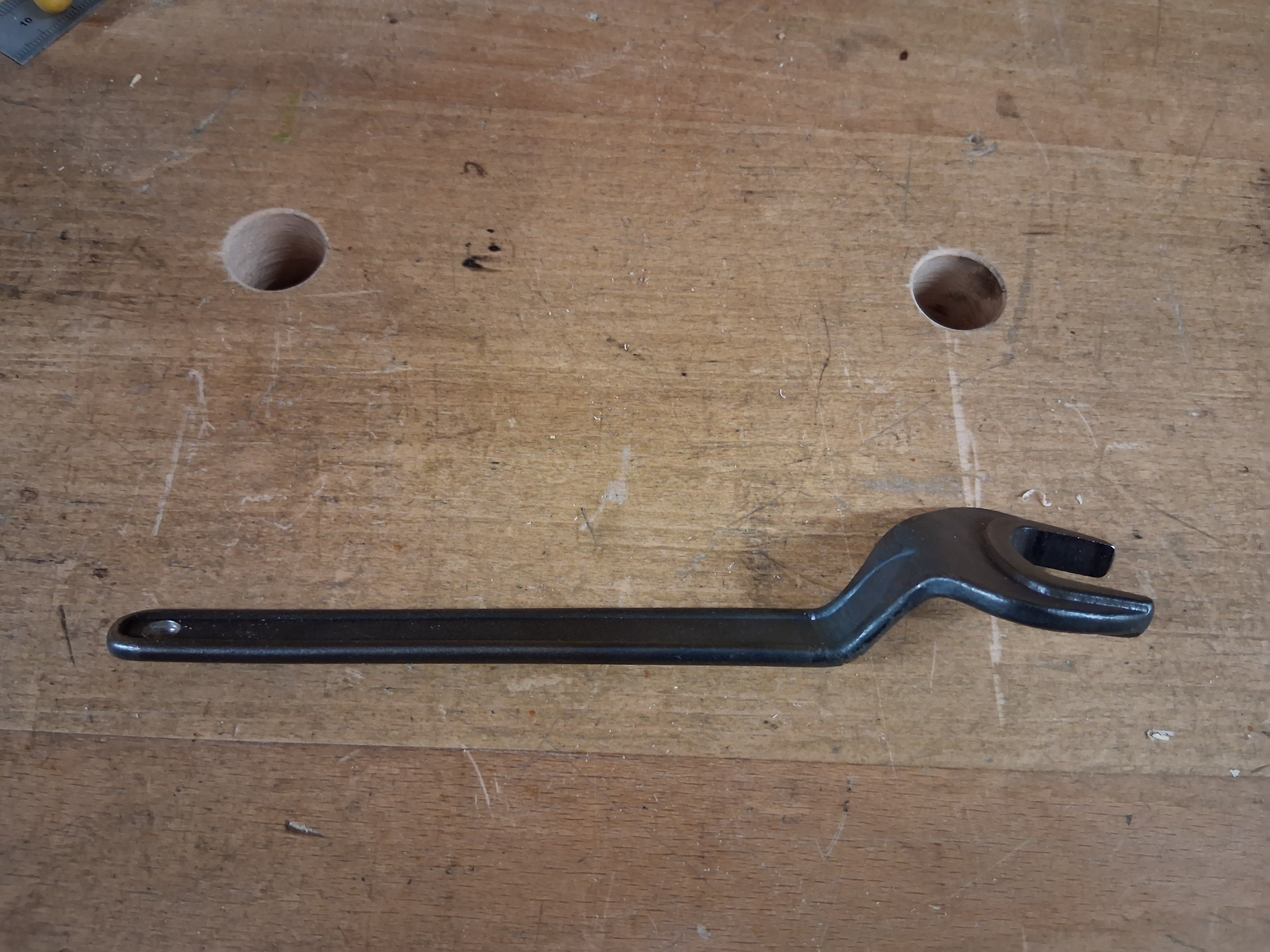 Can you buy a dog leg spanner for a router table? | UK Workshop