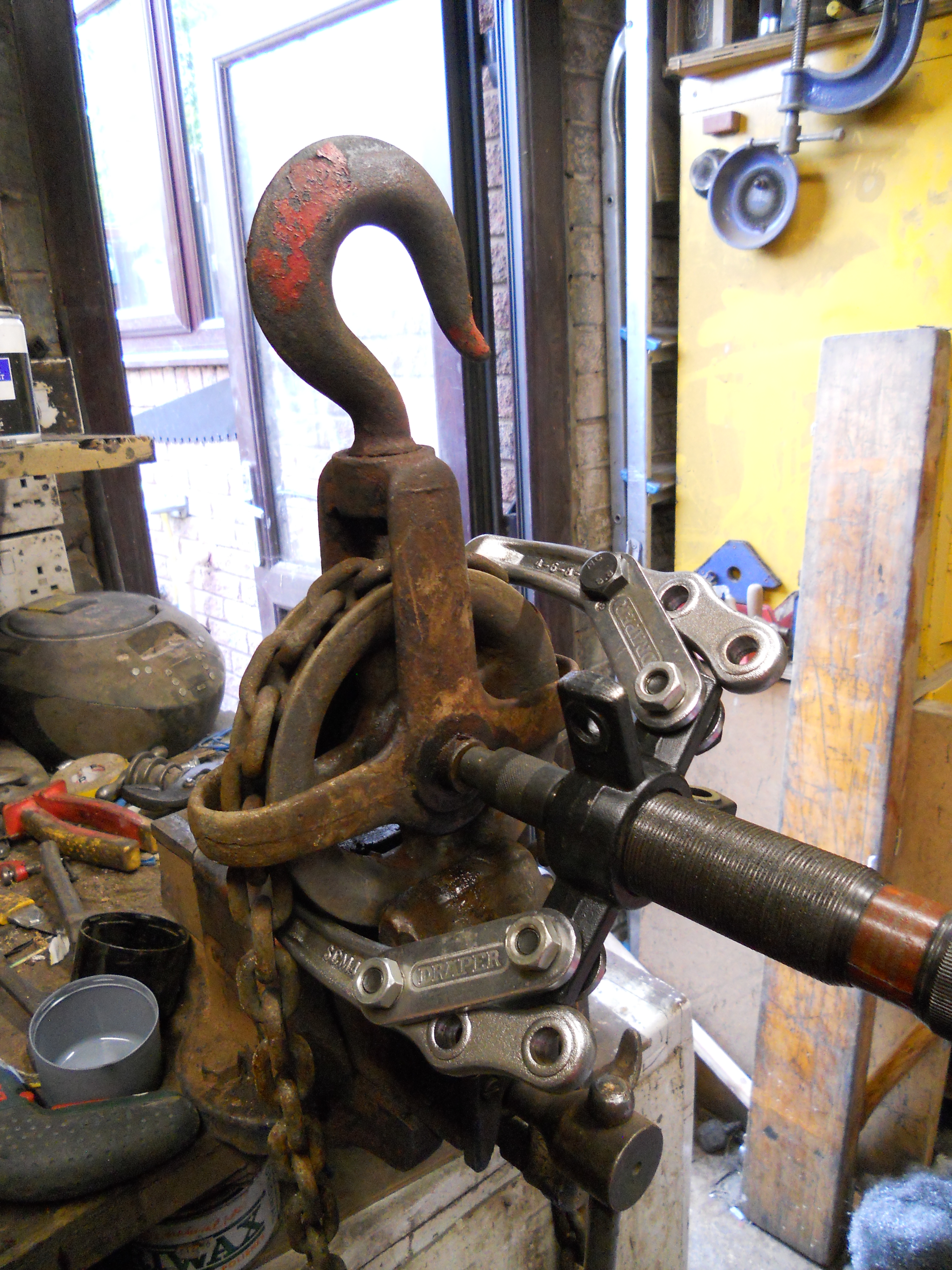 Rusty Chain Hoist Saved. | UK Workshop